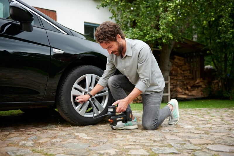 Worx WX092 - Inflador y linterna 2 en 1 20V (1bat 2.0Ah)